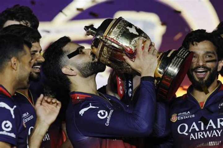 AB Devilliers Net Worth: Details About IPL, Career, Age, Assets, Salary - SarkariResult