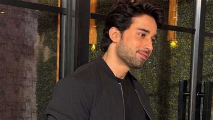 Bilal Abbas Khan Height, Weight, Age, Wiki, Biography, Girlfriend, Family
