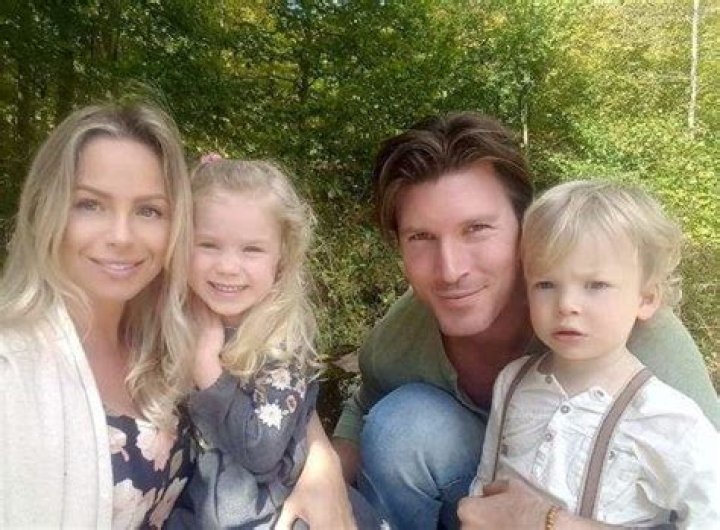 Christopher Russell is Married to Wife: Tailor James. Kids.