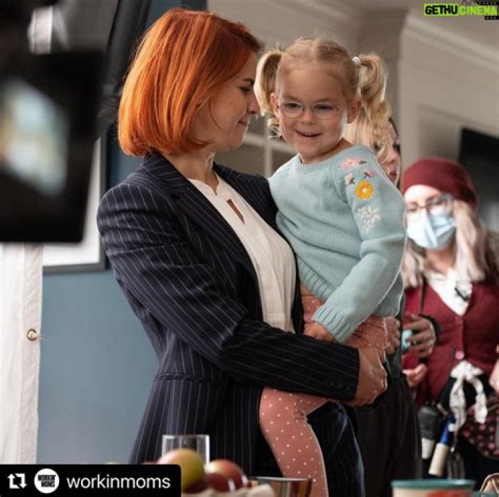 Dani Kind Wiki, Age, Husband, Kids, Net Worth, Family, Height, Spouse, Married, Workin Moms and Instagram