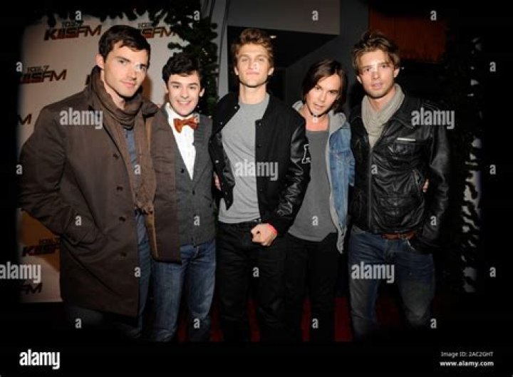 Drew Van Acker Bio, Wiki, Age, Height, Wife, Lucy Hale, Net Worth, Pretty Little Liars, Movies and TV Shows