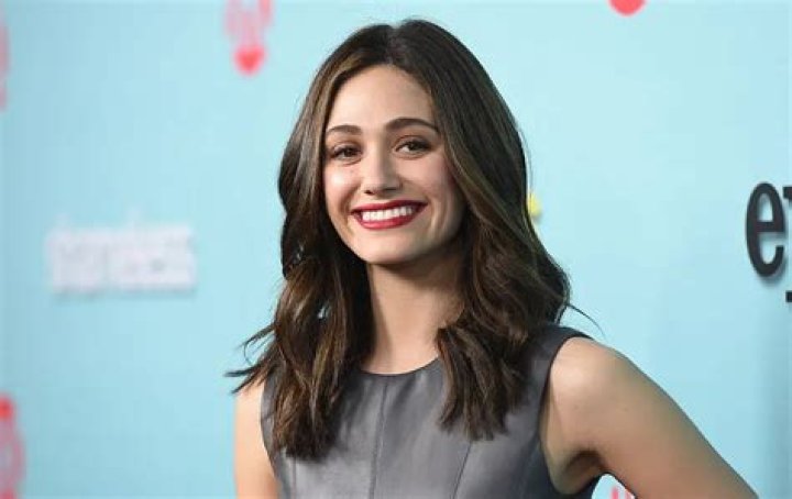 Emmy Rossum Net Worth: Details About Movie, Career, Bf, Age, Income - SarkariResult
