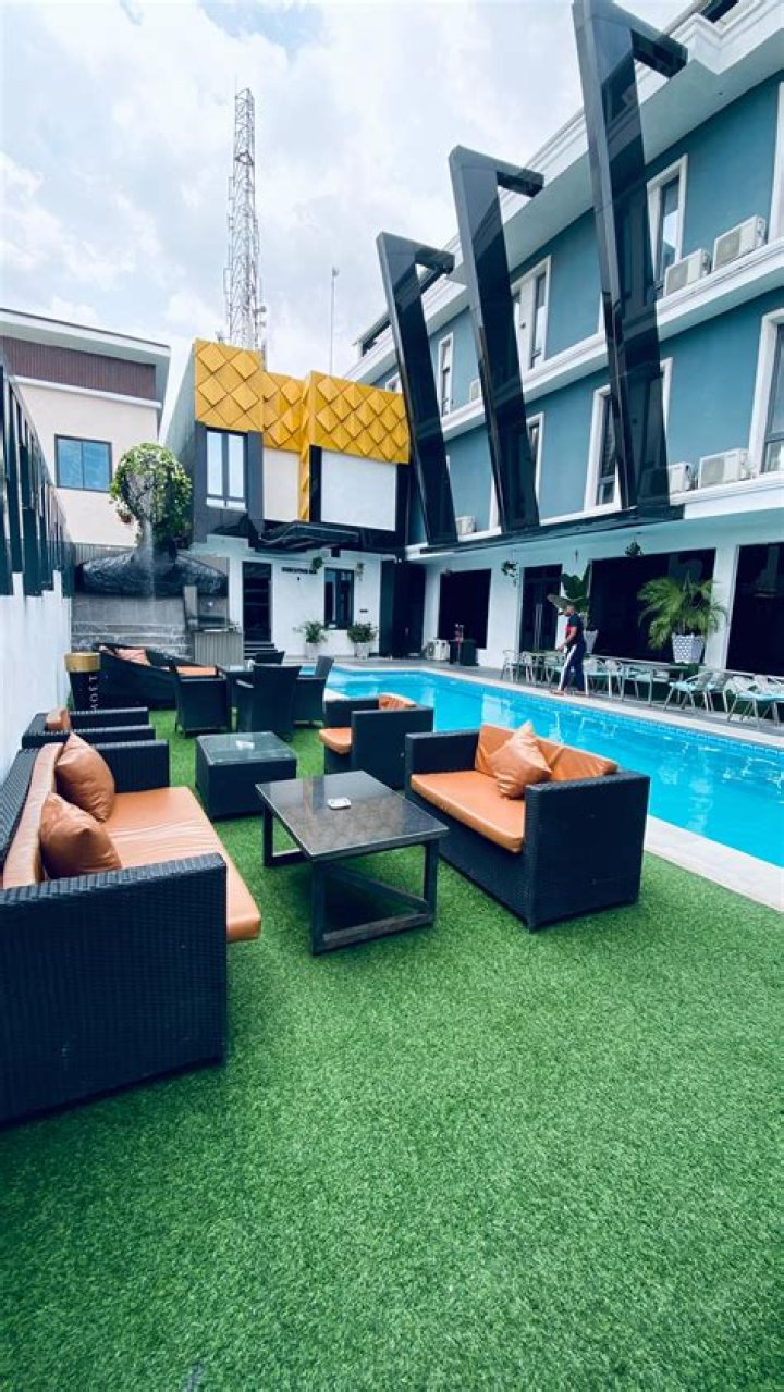 FORT ROSS HOTEL AND EVENTS CENTRE, Akowonjo, Nigeria