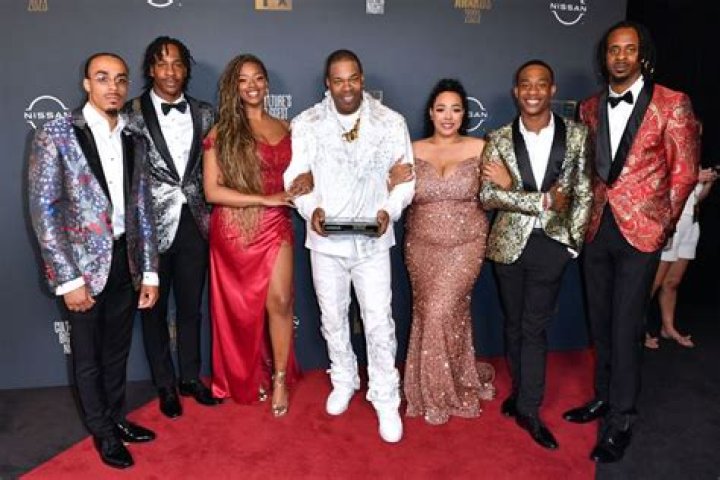 How much kids does Busta Rhymes have? Does Busta Rhymes have a daughter?