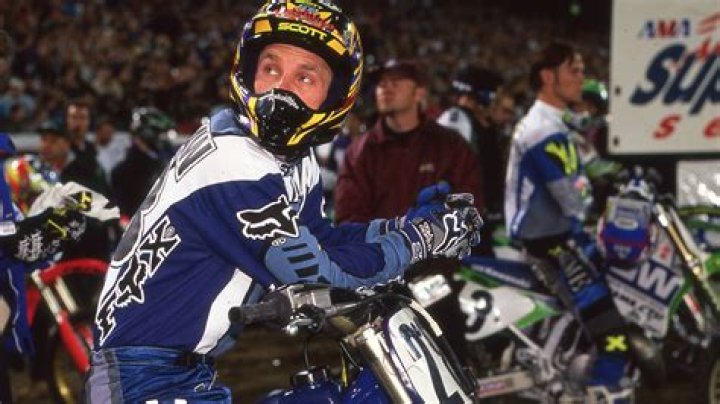 How Much Money Does Damon Bradshaw Make? Latest Damon Bradshaw Net Worth Income Salary