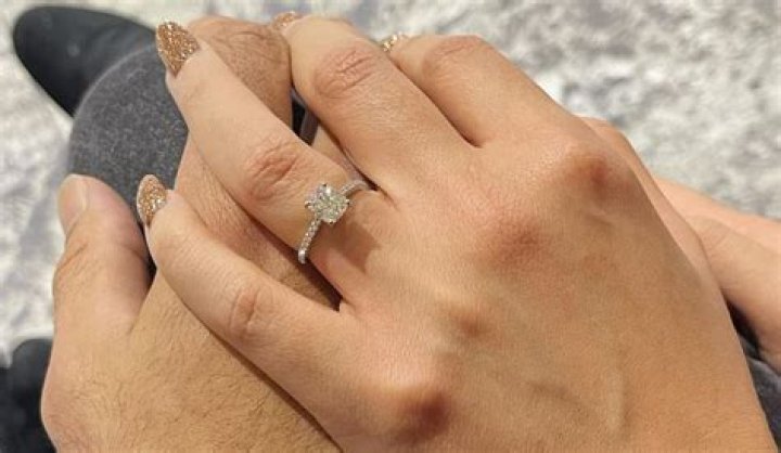 Is Samantha Irvin Expecting Baby? Is Samantha Irvin Married? - SarkariResult