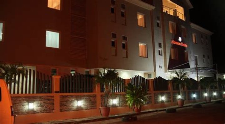 Isabella Motel, Onitsha