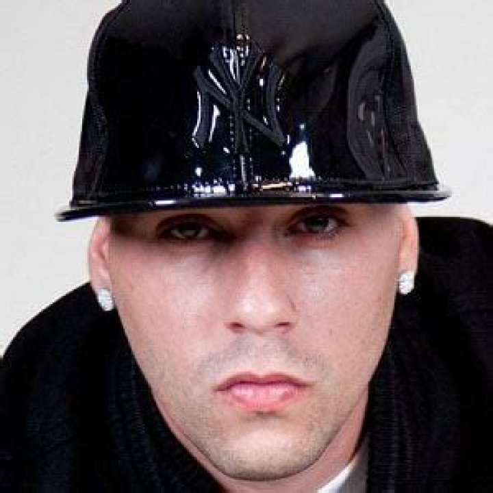 Kendo Kaponi Bio, Wiki, Age, Family, Wife, Children, Albums, and Net Worth.