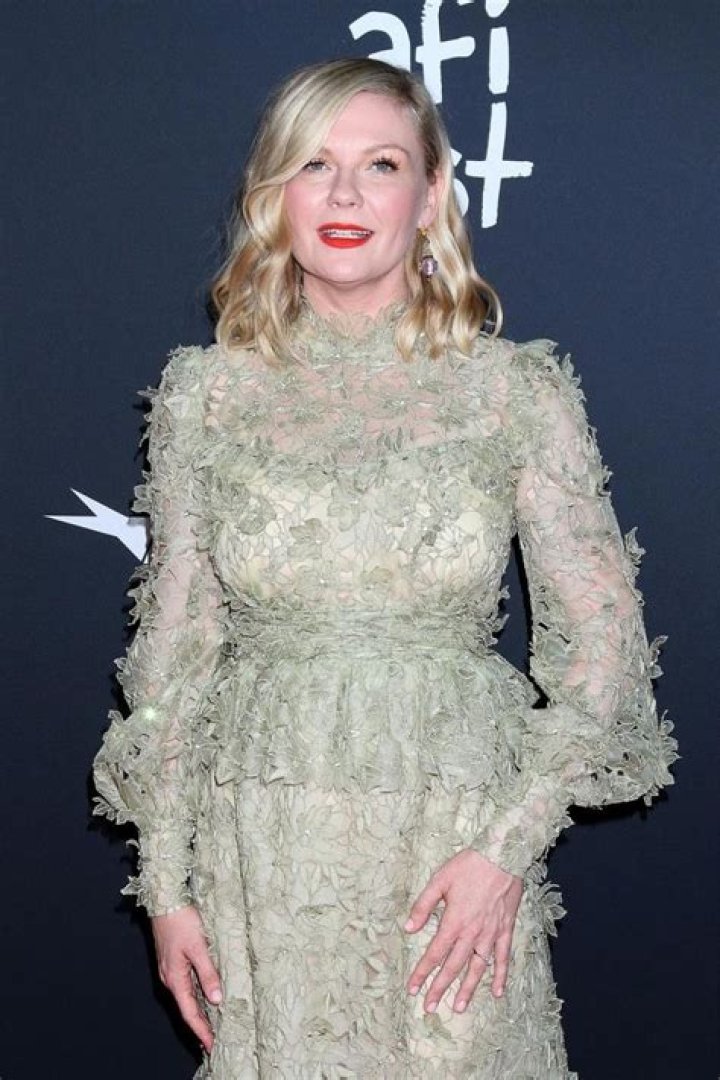 Kirsten Dunst’s Height, Weight, Dating History, Body Measurements, Net Worth & More