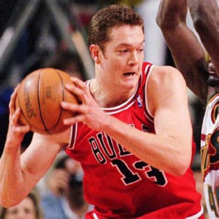 Luc Longley Net Worth : Career, Family, Age, Income, Wiki, Bio, All You Need to Know - SarkariResult