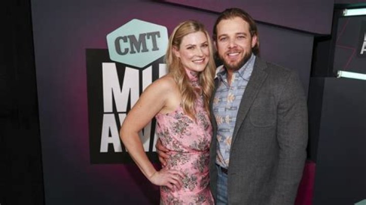 Max Thieriot Biography, Wiki, Age, Wife, Movies, Tv Shows, Bates Motel Jumper and Net Worth