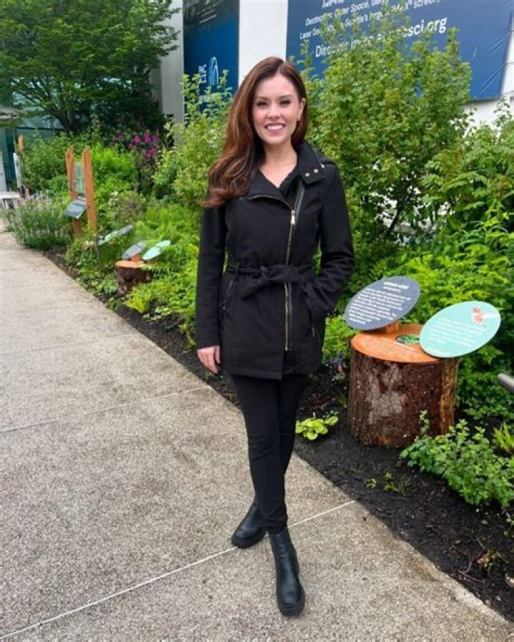 Meteorologist| Who Is Abby Acone And Where Is She Now? Everything About Her Husband & Salary – Is She Pregnant?