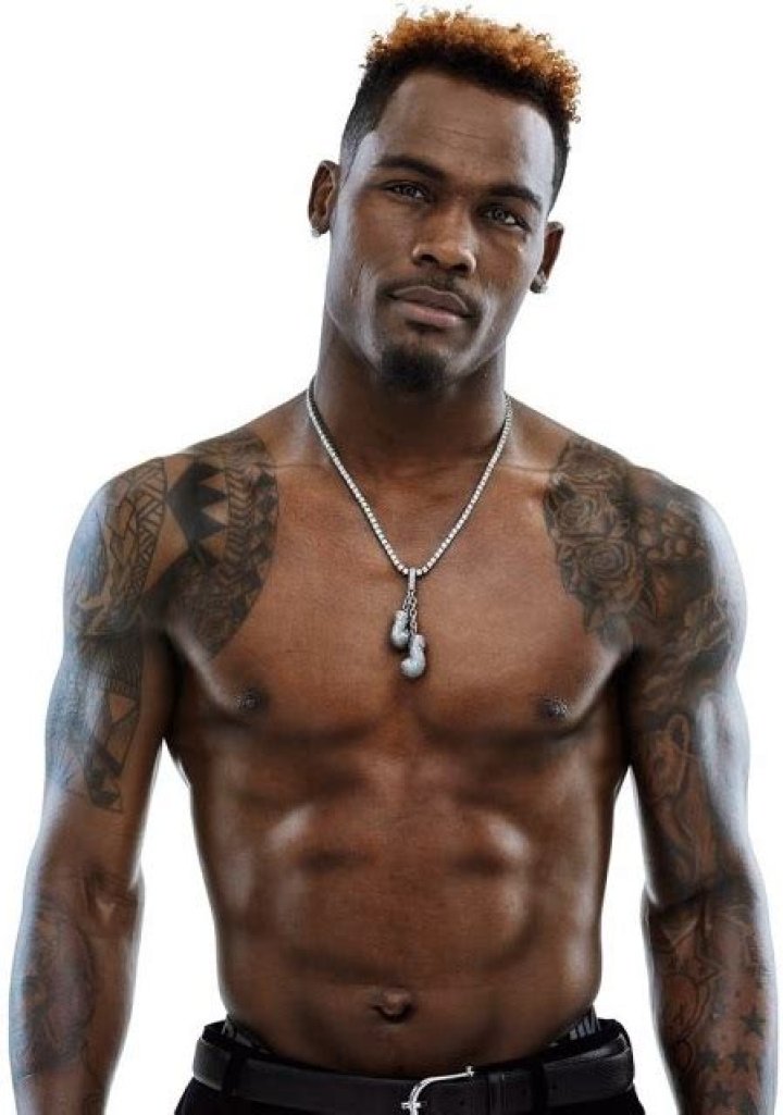 Michael Clifford: dating, net worth, tattoos, smoking & body facts