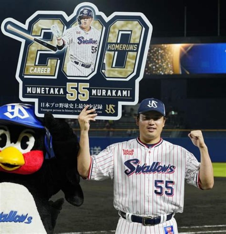 Munetaka Murakami Bio; Position, Jersey Number, Age, Height, Weight, Family, Stats, Instagram