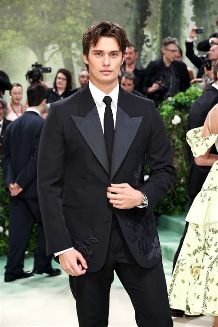 Nicholas Galitzine (Actor) Wiki, Biography, Age, Height, Weight, Family, Net Worth, Girlfriend, Career, Facts