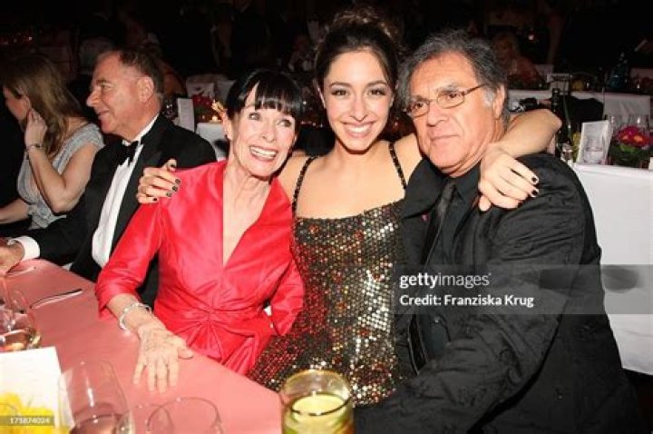 Oona Chaplin Parents: Meet Geraldine Chaplin And Patricio Castilla, Siblings And Net Worth