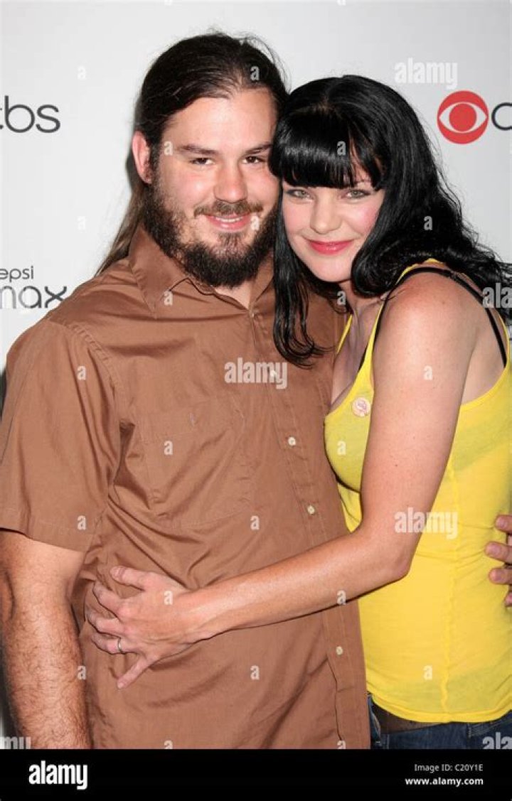 Pauley Perrette: Boyfriend, net worth, tattoos, smoking & body measurements