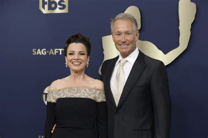 Peter Jacobson Net Worth