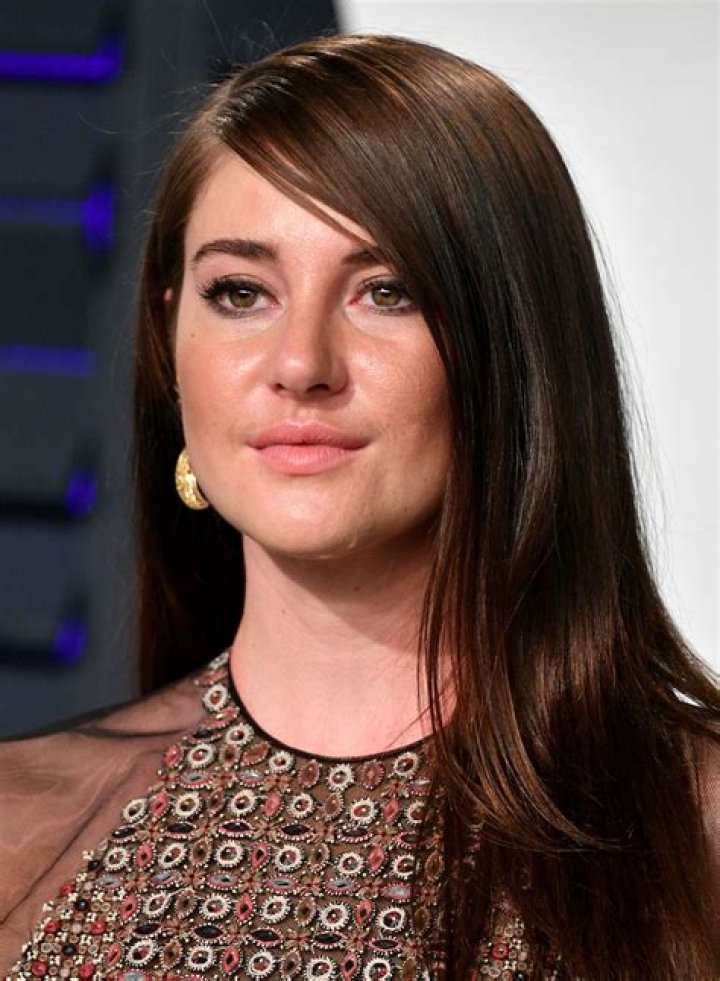 Shailene Woodley Age, Net Worth, Height, Awards, Engagement Ring, Illness