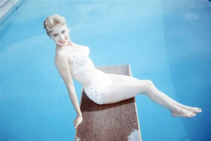 Shirley Jones: dating, net worth, tattoos, smoking & body measurements