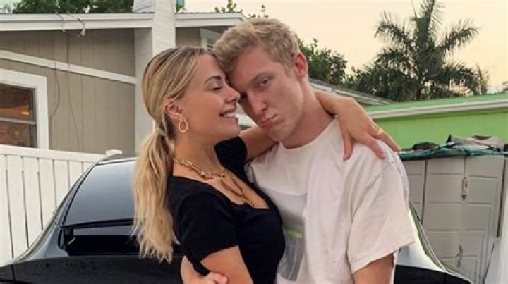 Tfue: Girlfriend, net worth, tattoos, smoking & body facts