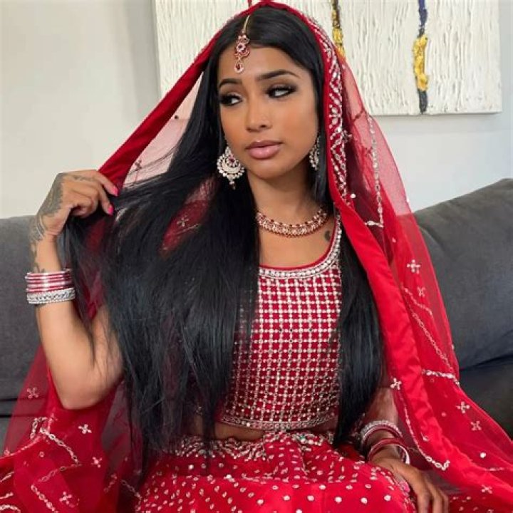 Yasmin Honeychurch Wikipedia, Biography, Age, Height, Boyfriend, Family, Instagram